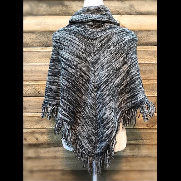 Brittany Blade fringe poncho - Picture 2 of 6